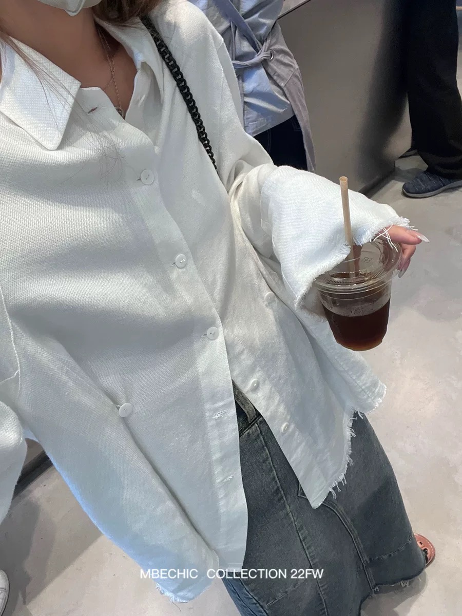 莫丙Mbechic 双侧系扣下摆毛边设计感小众上衣女秋季宽松白色衬衫