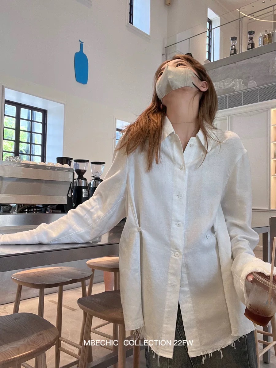 莫丙Mbechic 双侧系扣下摆毛边设计感小众上衣女秋季宽松白色衬衫