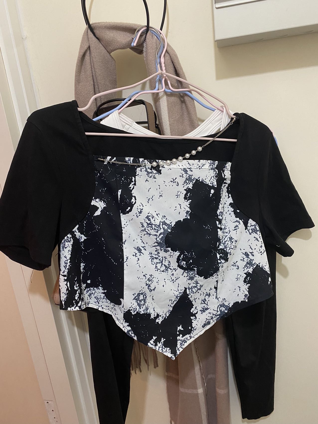 设计感短款上衣（带颈链）