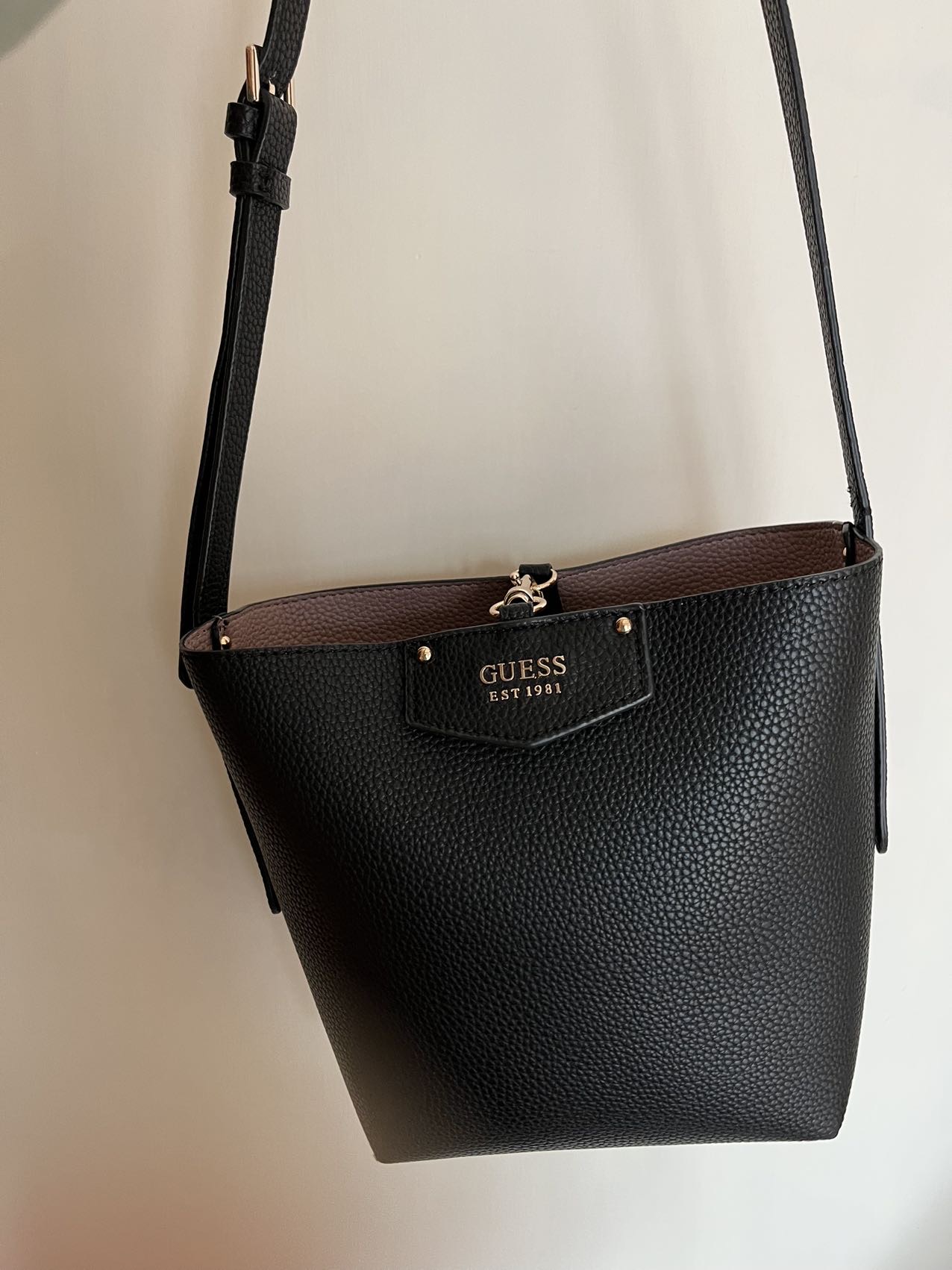 买一送二 Guess大容量斜挎包