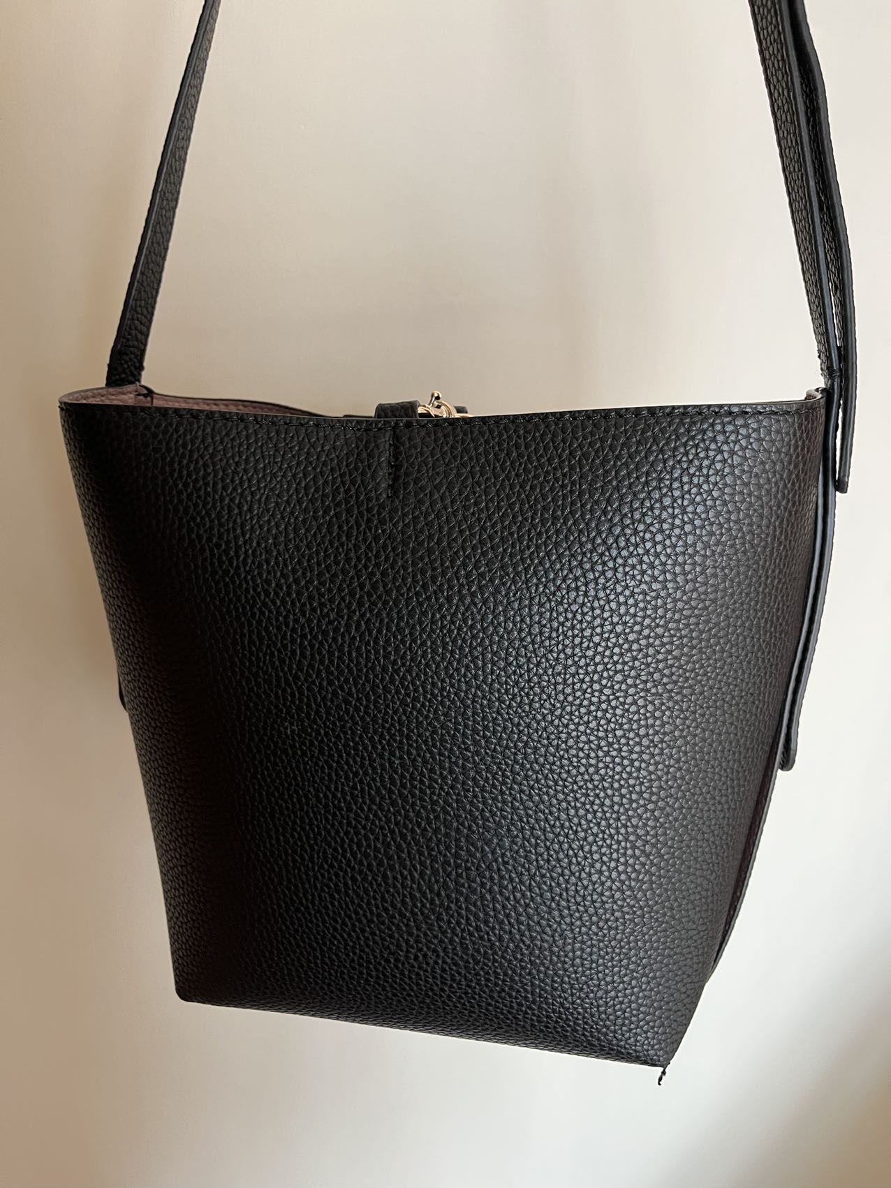 买一送二 Guess大容量斜挎包