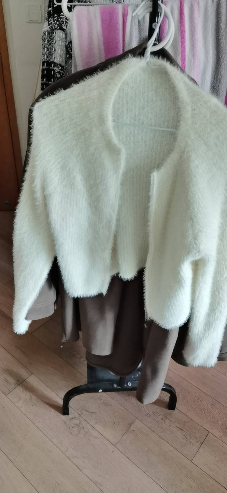 白色马海毛针织拉链衫