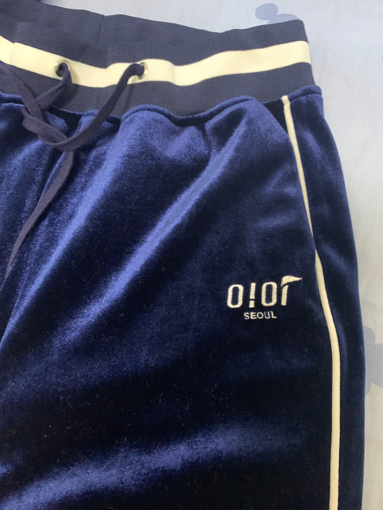 oioi蓝色丝绒直筒裤