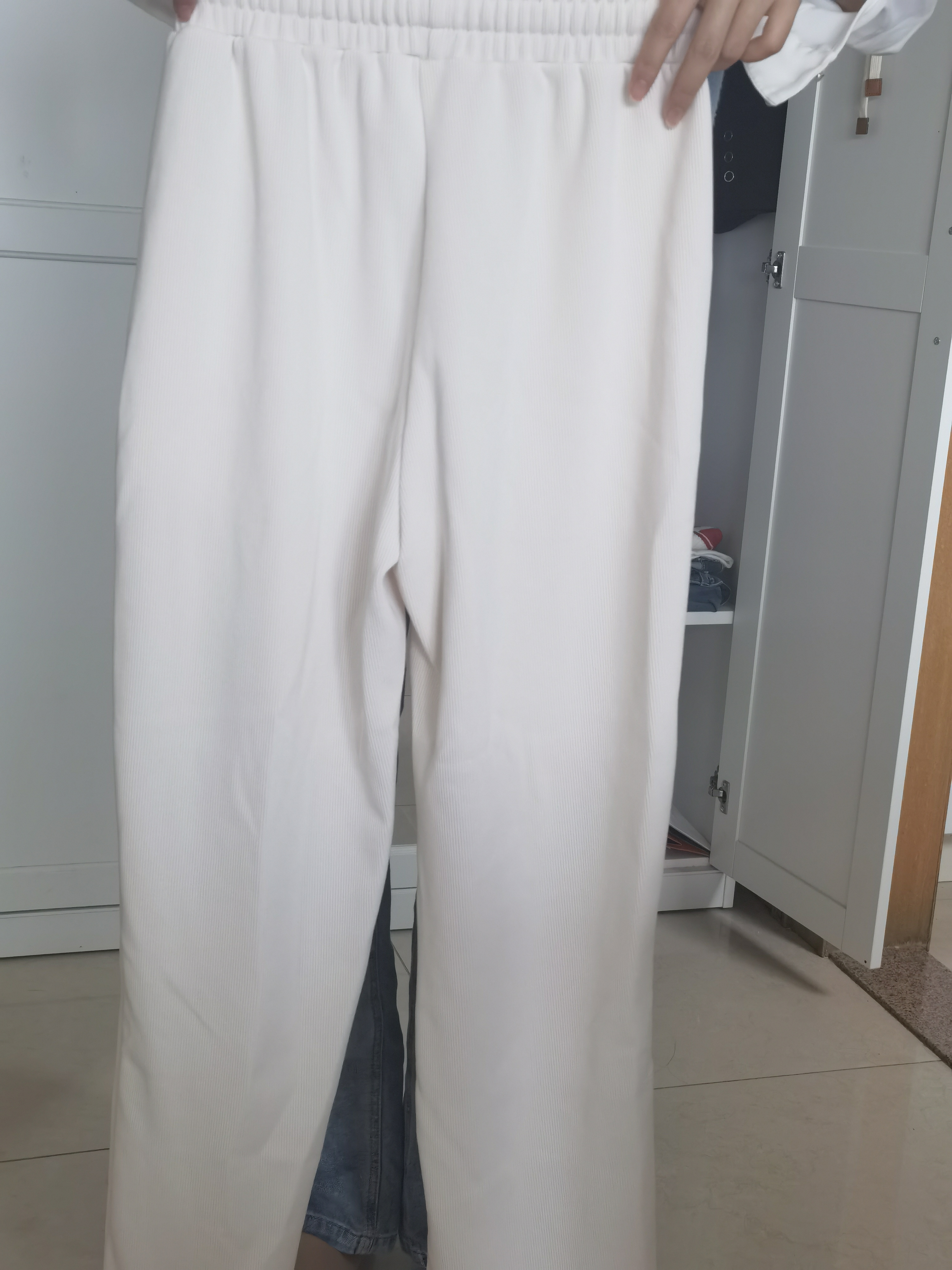 灯芯绒米白色阔腿裤