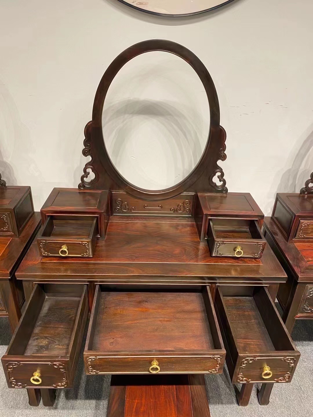 大红酸枝梳妆台