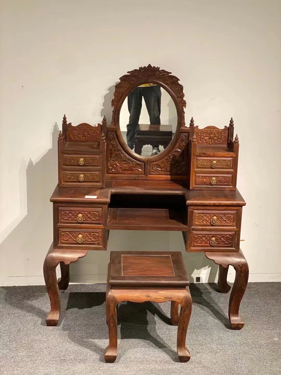 大红酸枝梳妆台