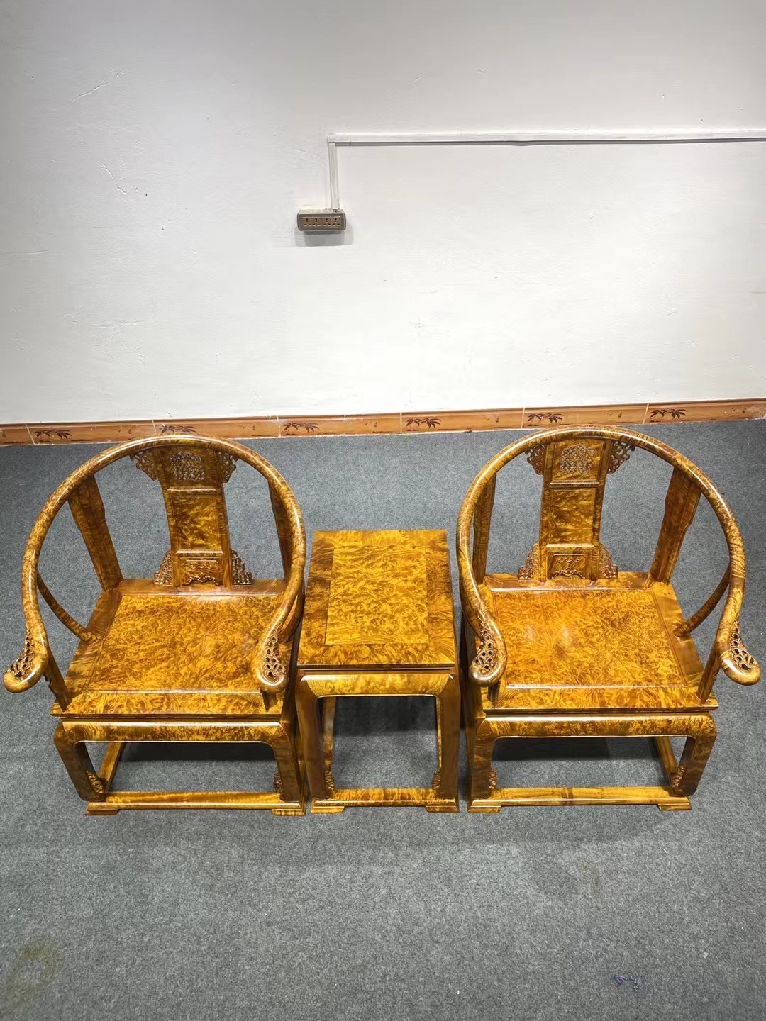 收藏品黃金樟爆滿瘤疤皇宮椅