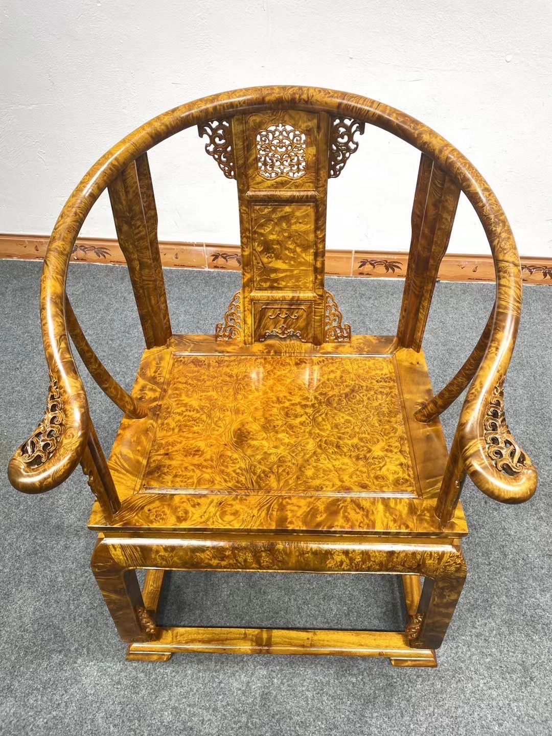 收藏品黃金樟爆滿瘤疤皇宮椅