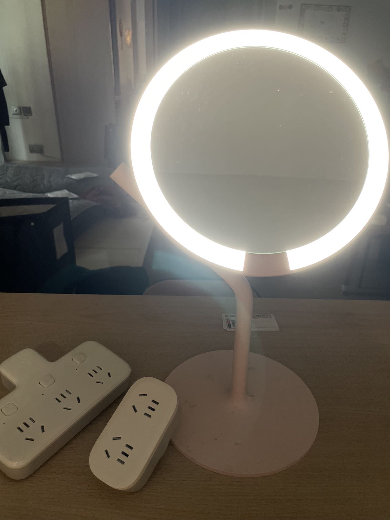 带led灯的化妆镜 公牛的拓展