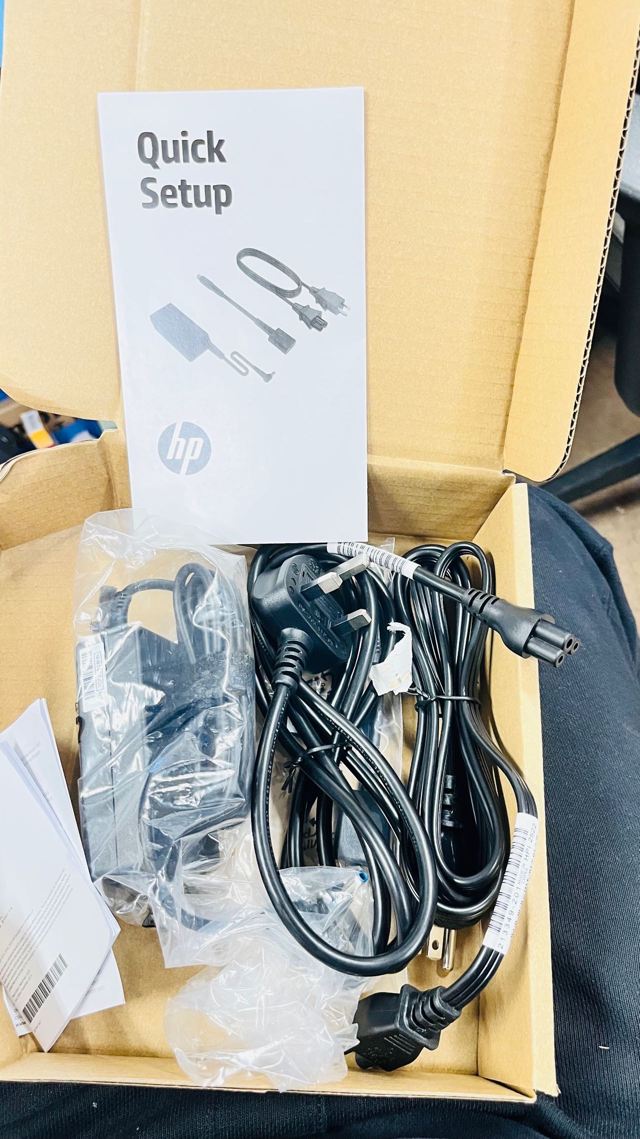 惠普笔记本电脑充电器