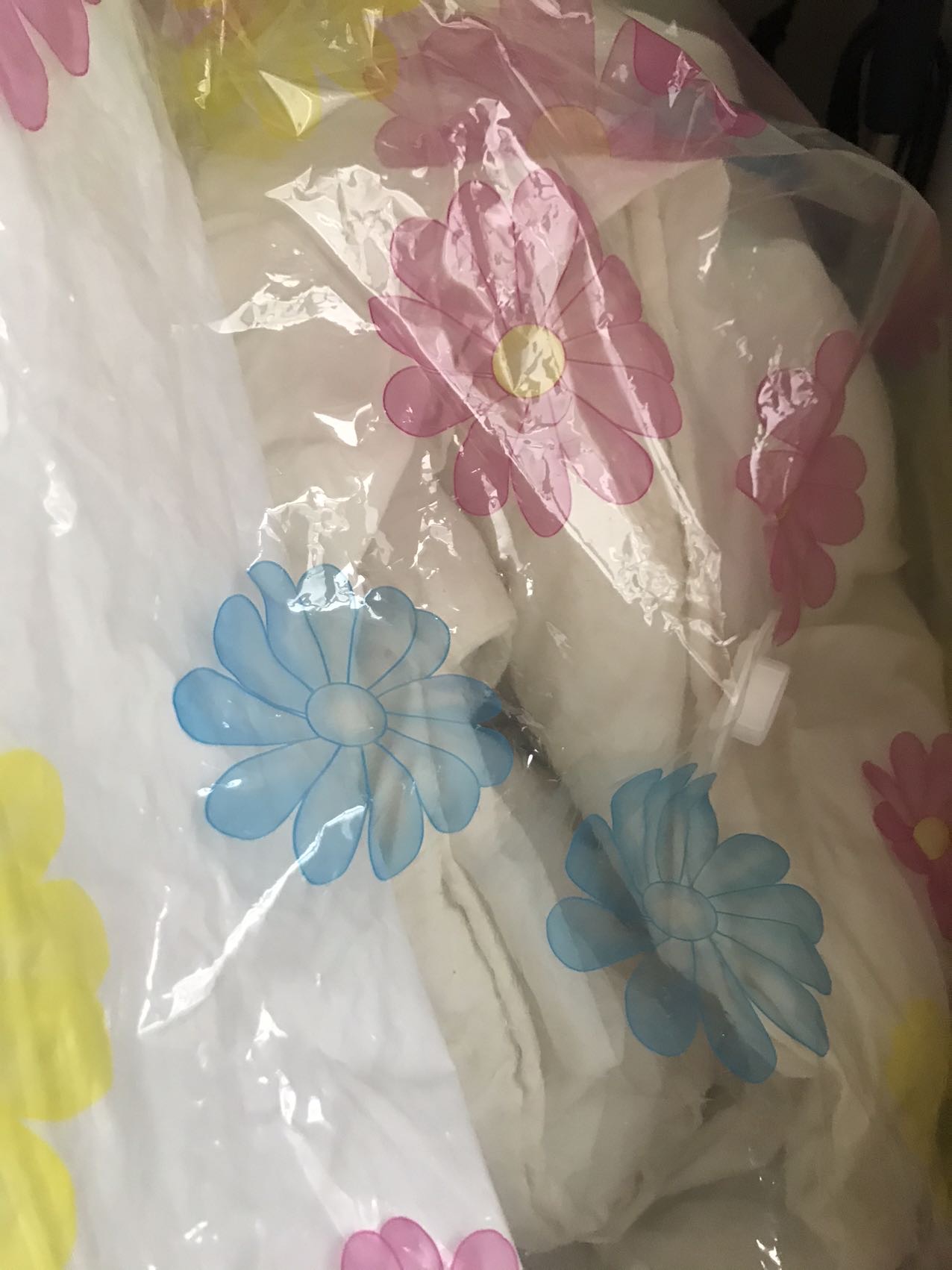 拖鞋，被褥，衣物