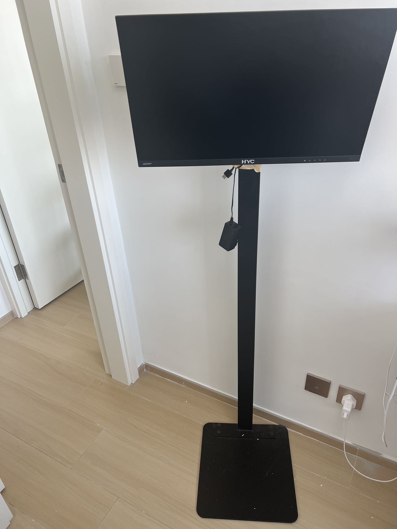 24寸显示屏+立地支架