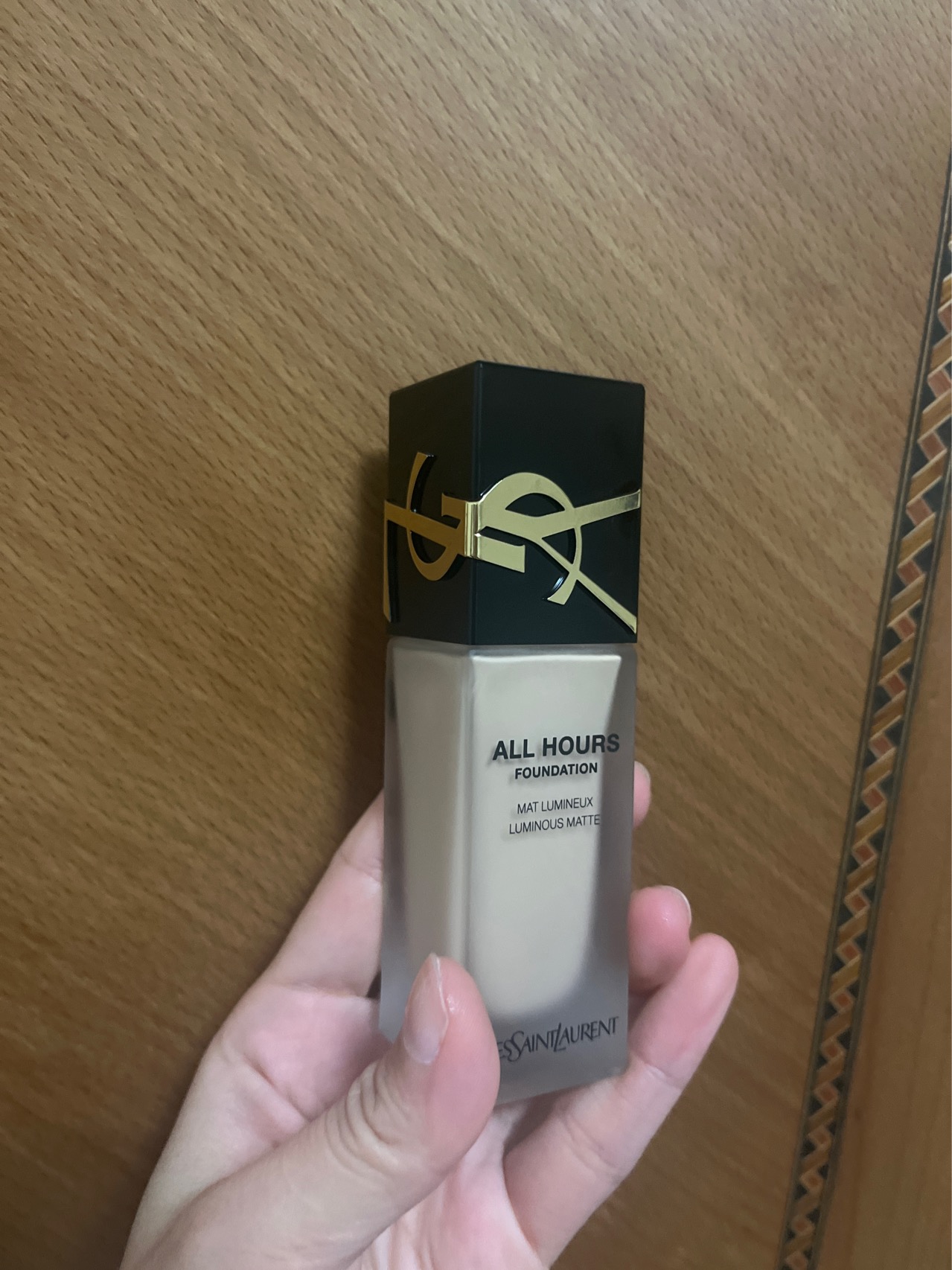 ysl恒久粉底液LC2