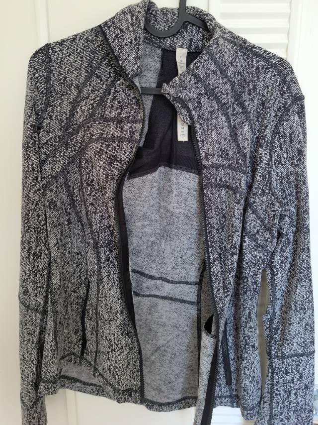 lululemon外套，几乎全新