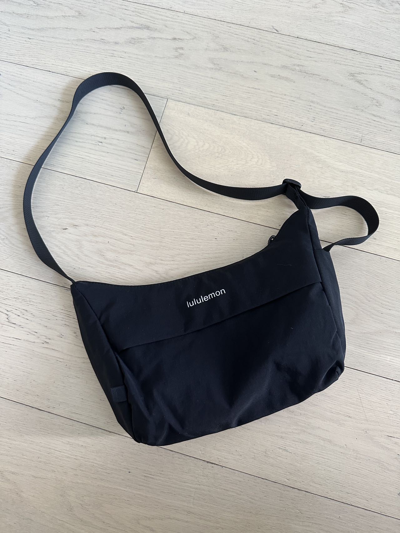 Lululemon sling cross body bag