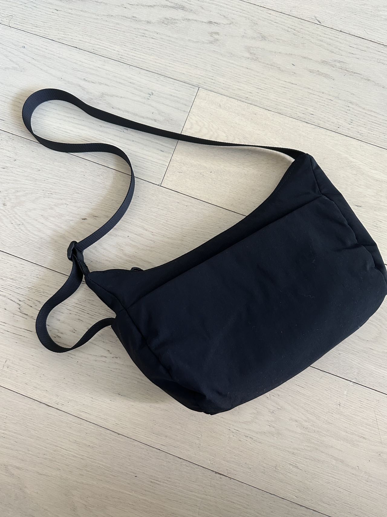 Lululemon sling cross body bag