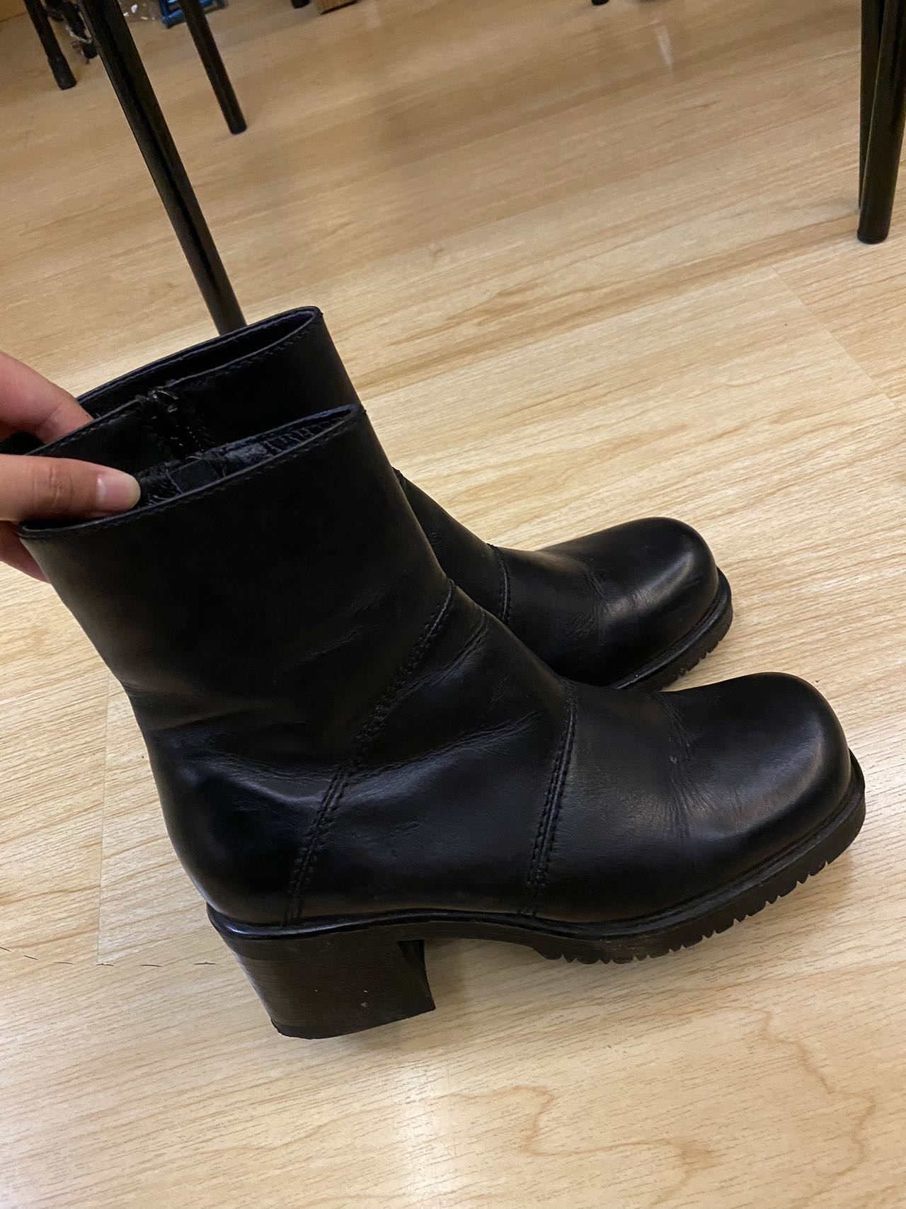 粗跟方头黑色女皮鞋35码