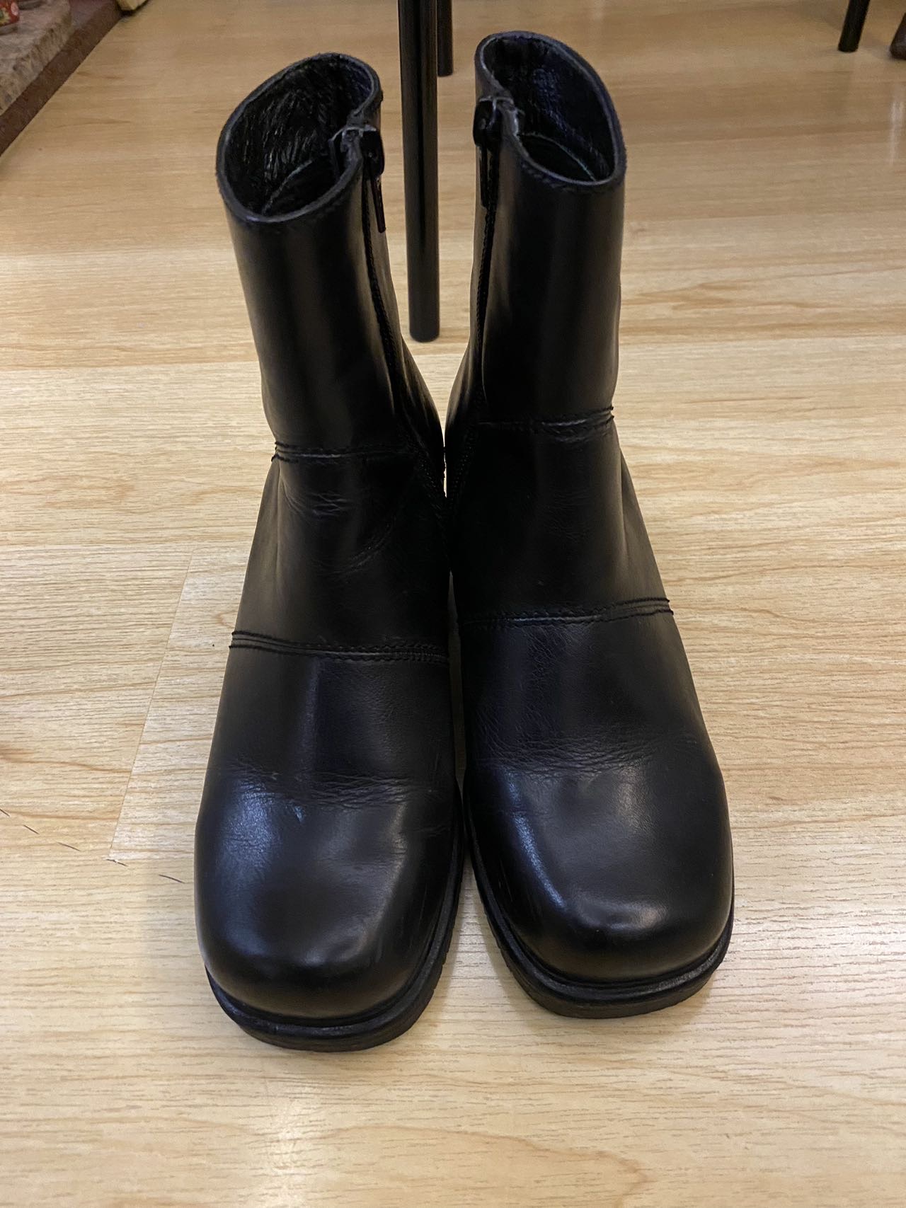 粗跟方头黑色女皮鞋35码