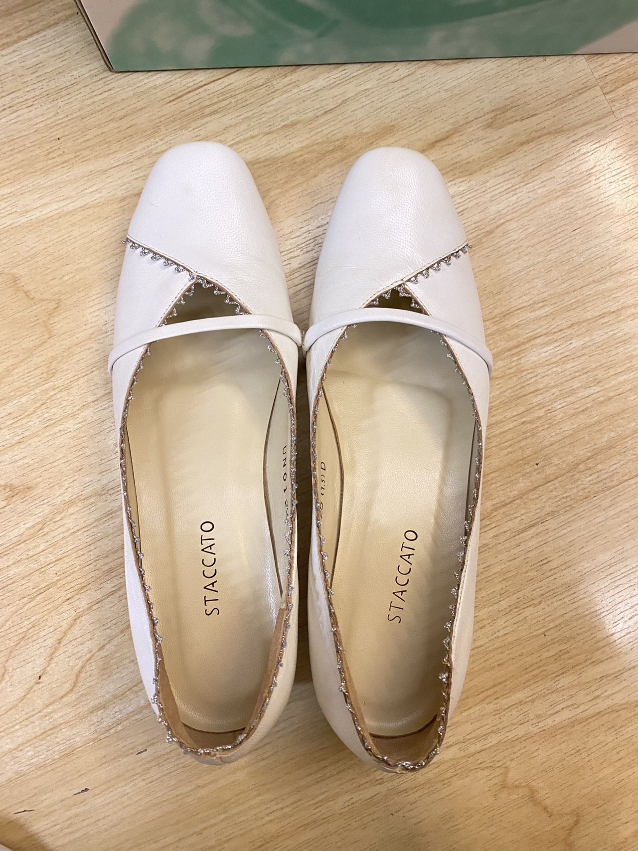 STACCATO底跟白色女皮鞋35码