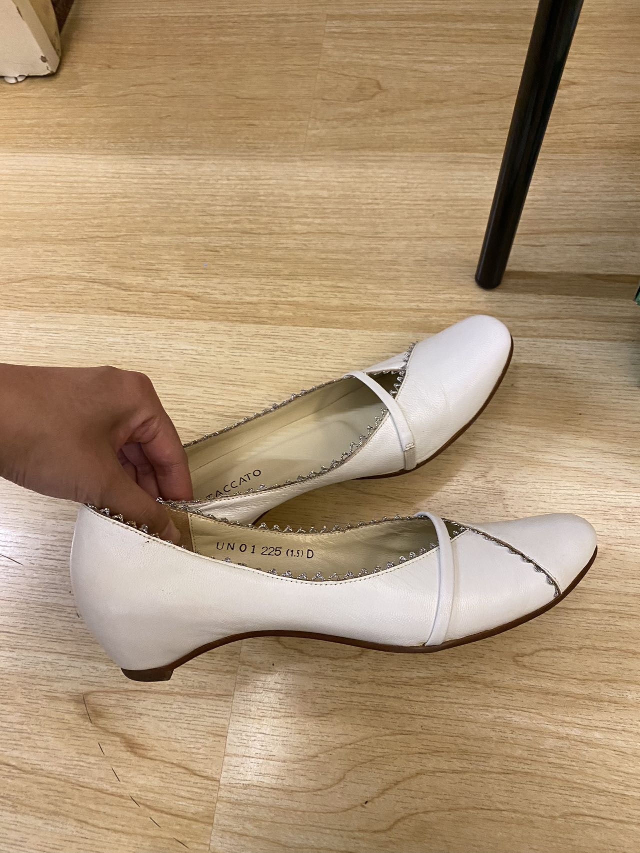 STACCATO底跟白色女皮鞋35码