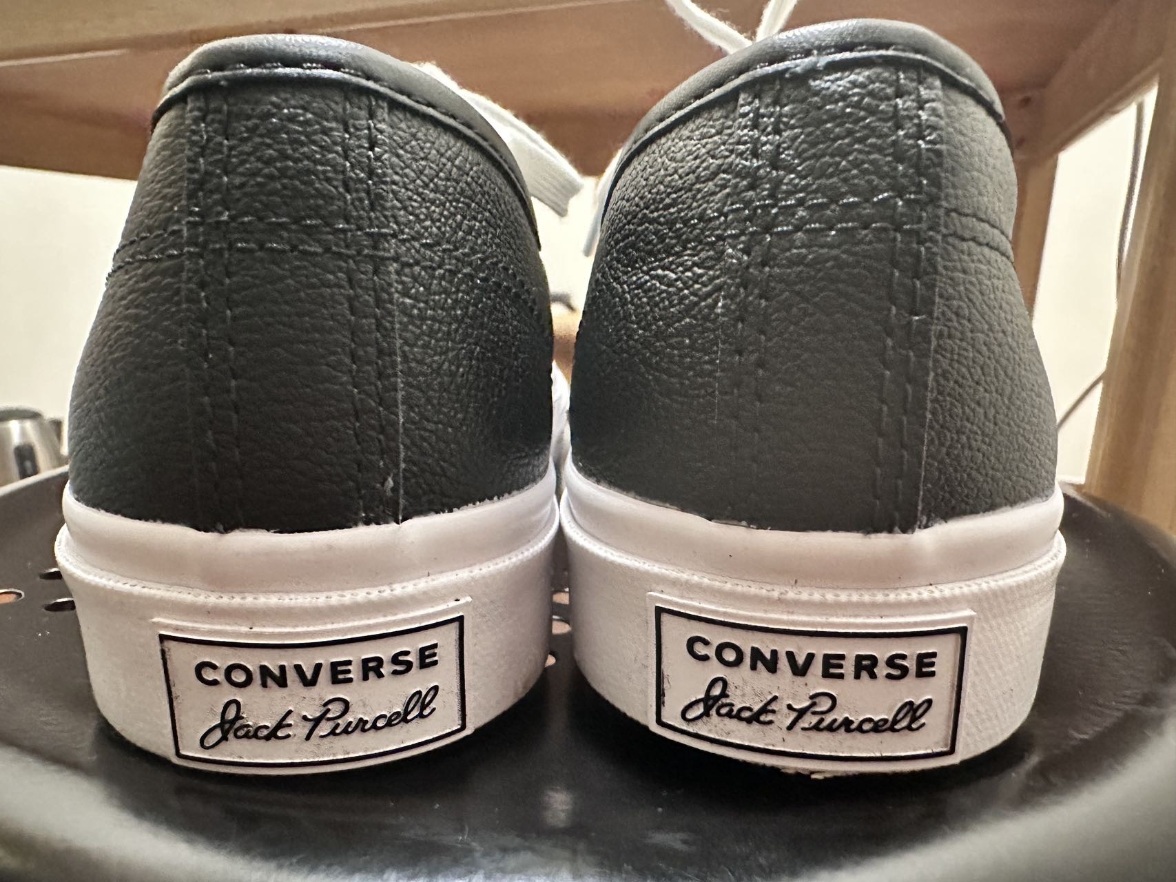 匡威球鞋（皮面开口笑,unisex,37码偏大,225MM)