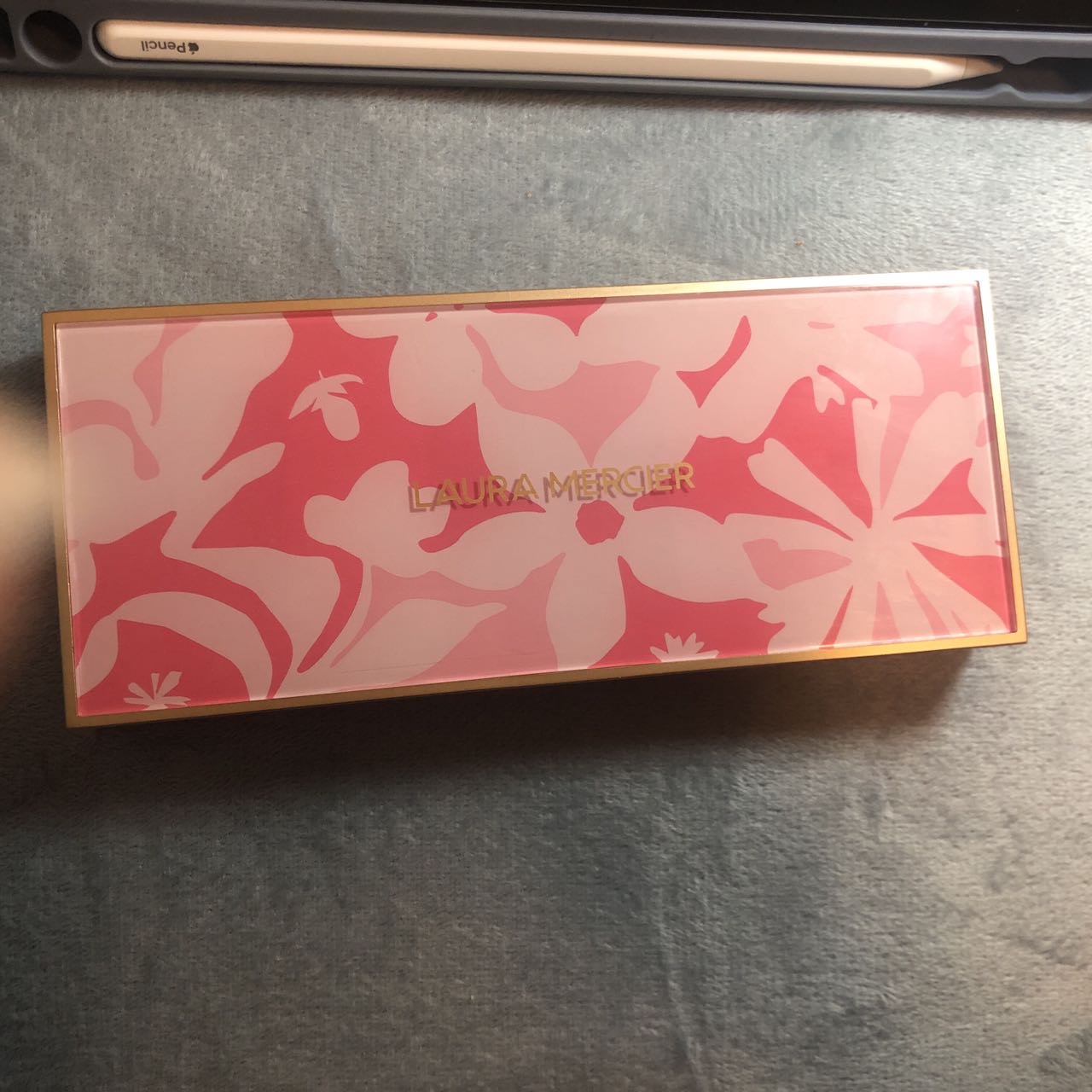 Laura mercier 罗拉12色眼影盘气垫壳2022年25周年限量