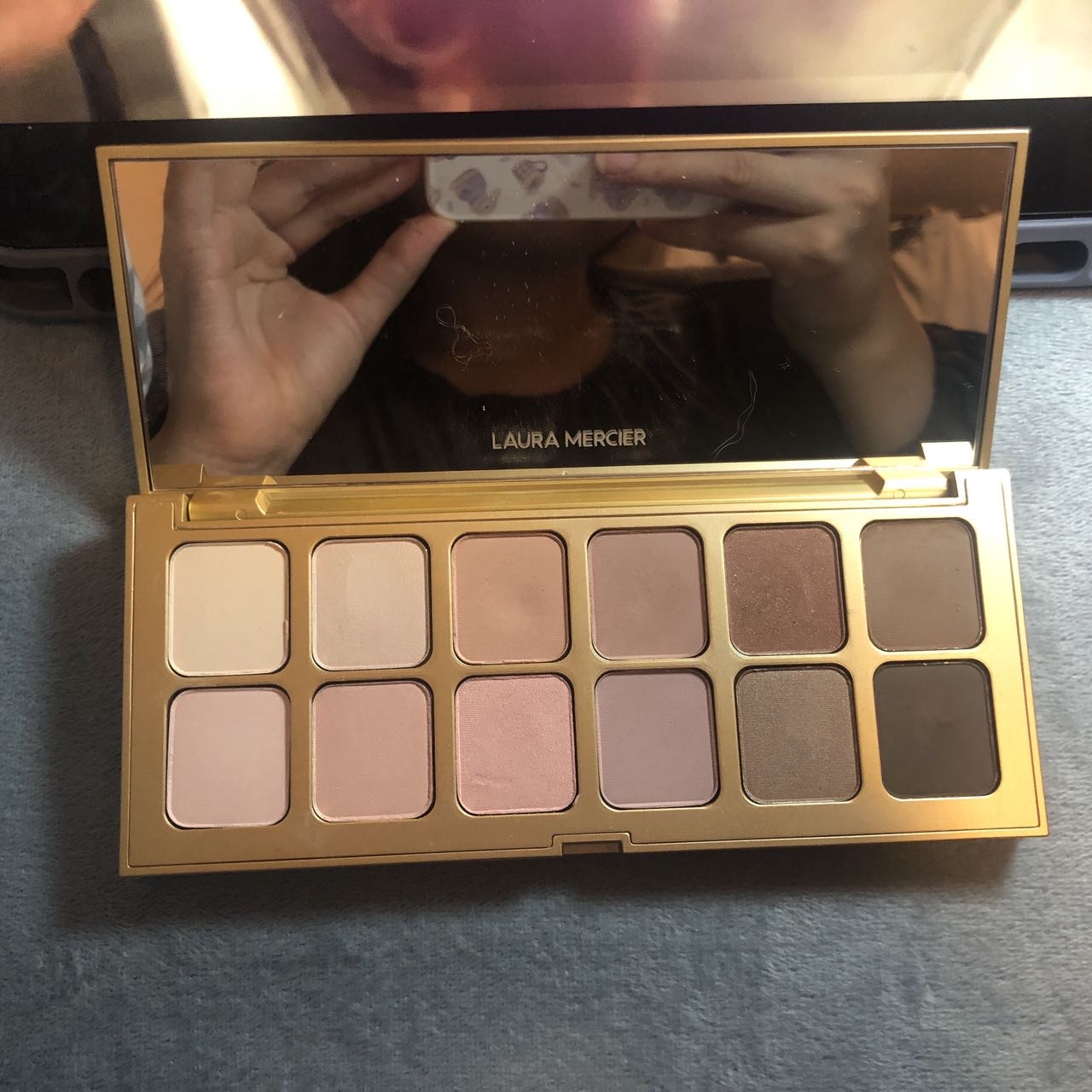 Laura mercier 罗拉12色眼影盘气垫壳2022年25周年限量