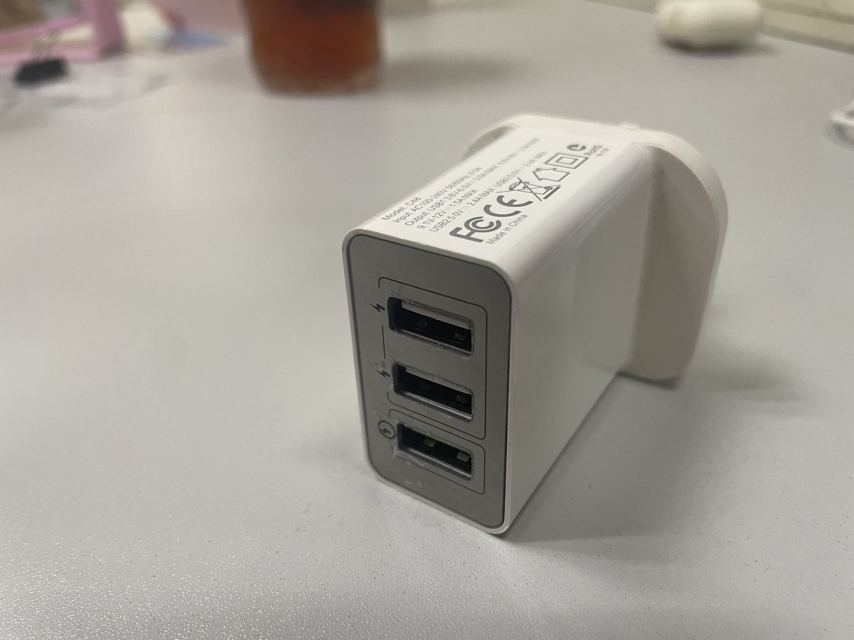 充电插头两个一黑一白