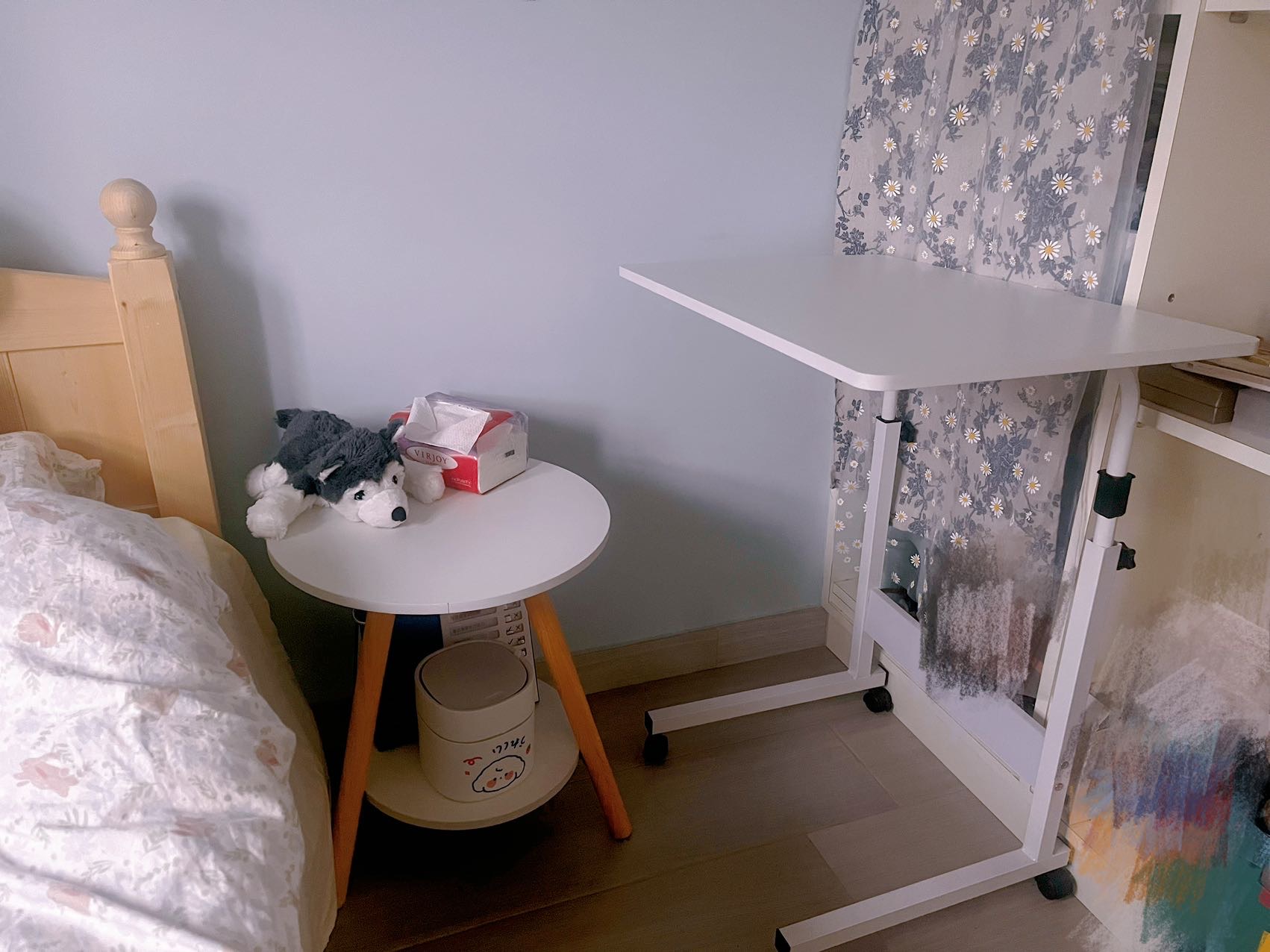 卧室边桌和小桌子