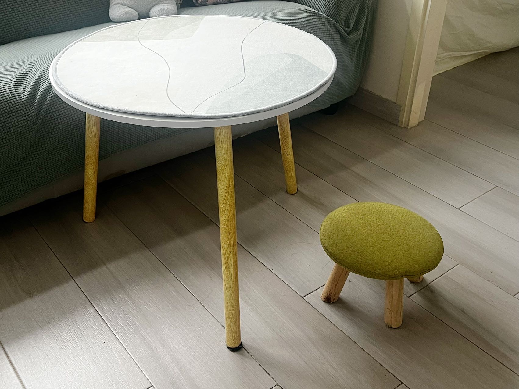 客厅茶几+迷你小凳子