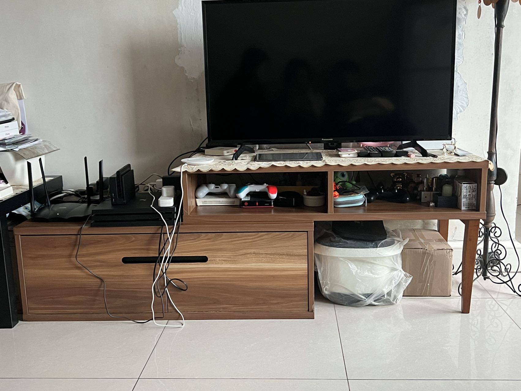 电视柜，ps4，泡脚桶