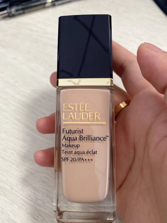 雅诗兰黛沁水粉底液2C0