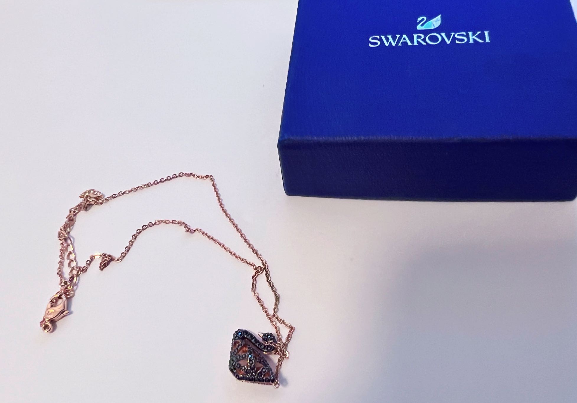 施华洛世奇双面天鹅项链