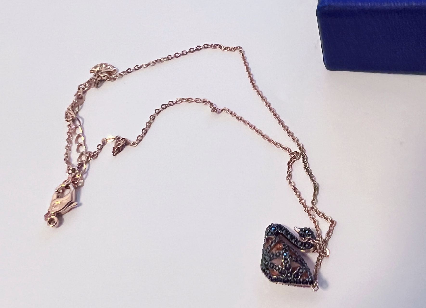 施华洛世奇双面天鹅项链