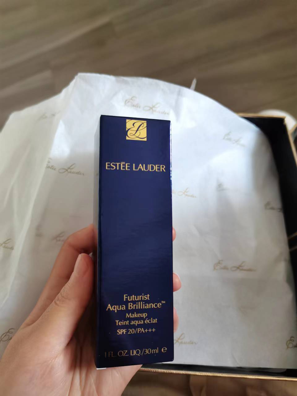 雅诗兰黛沁水粉底液1W1