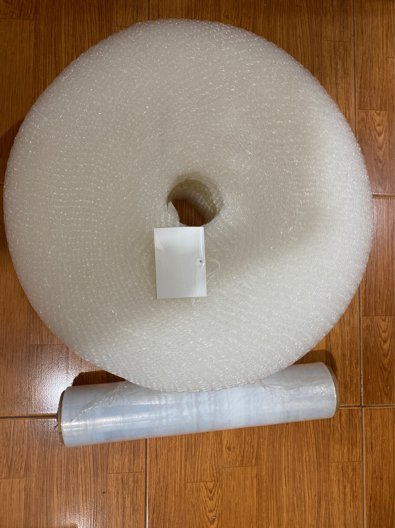 搬家用保鲜膜和泡沫