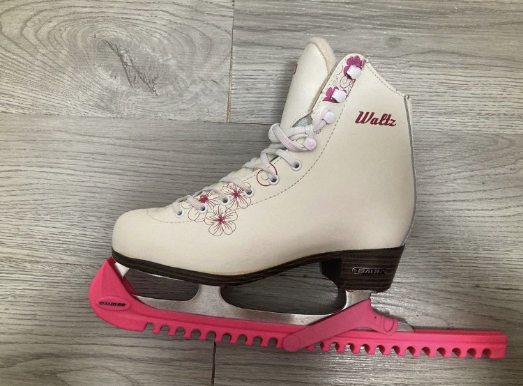 全新頭層牛皮冰刀鞋⛸️女38碼