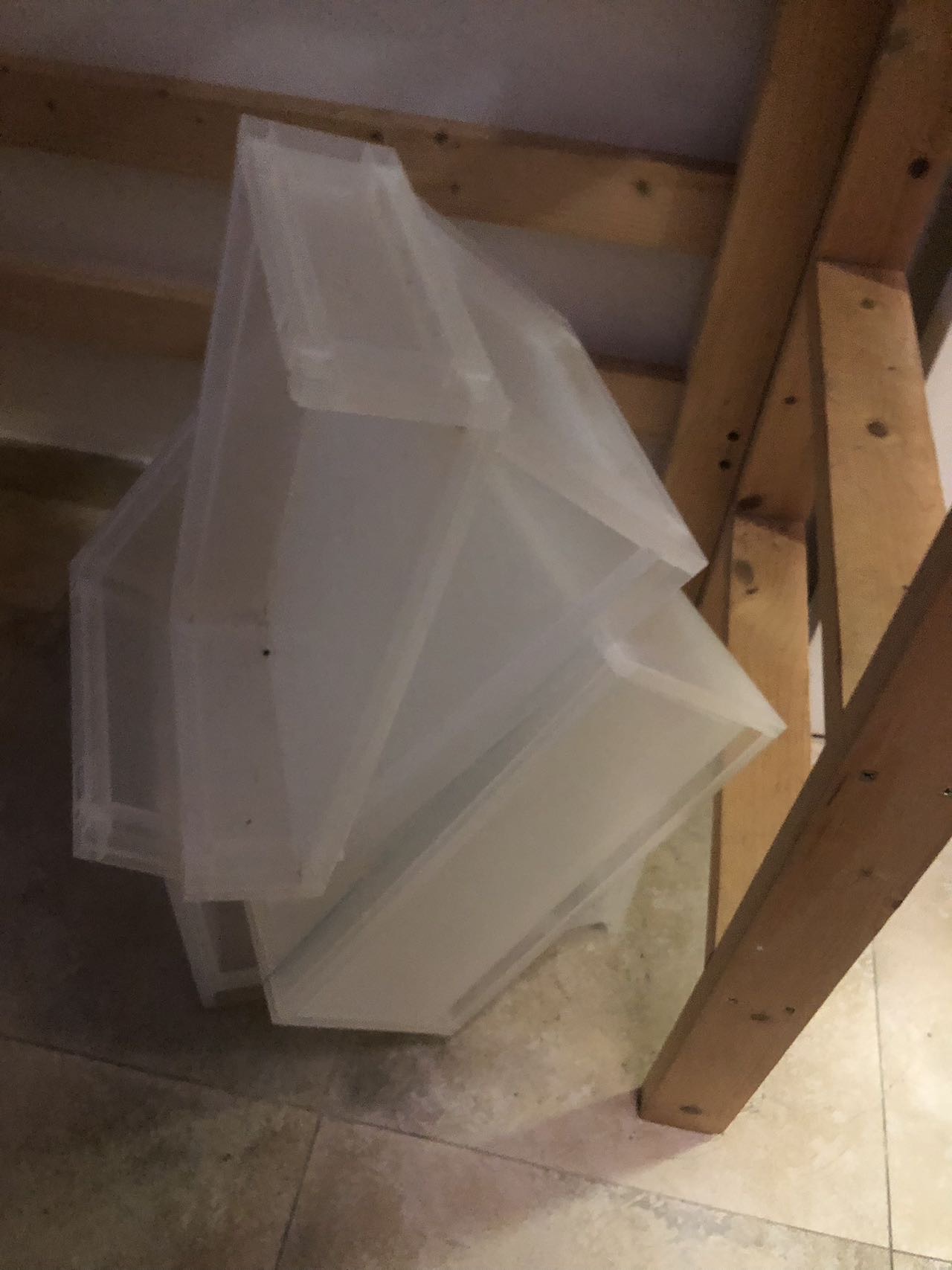 只有一个抽屉的四层抽屉柜