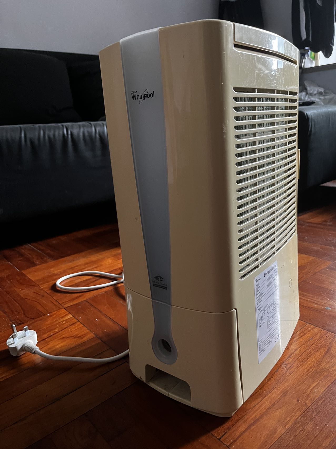 6成新Whirlpool 抽湿机 可议价