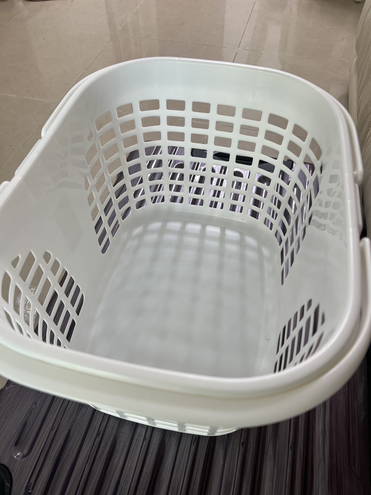 脏衣篮子