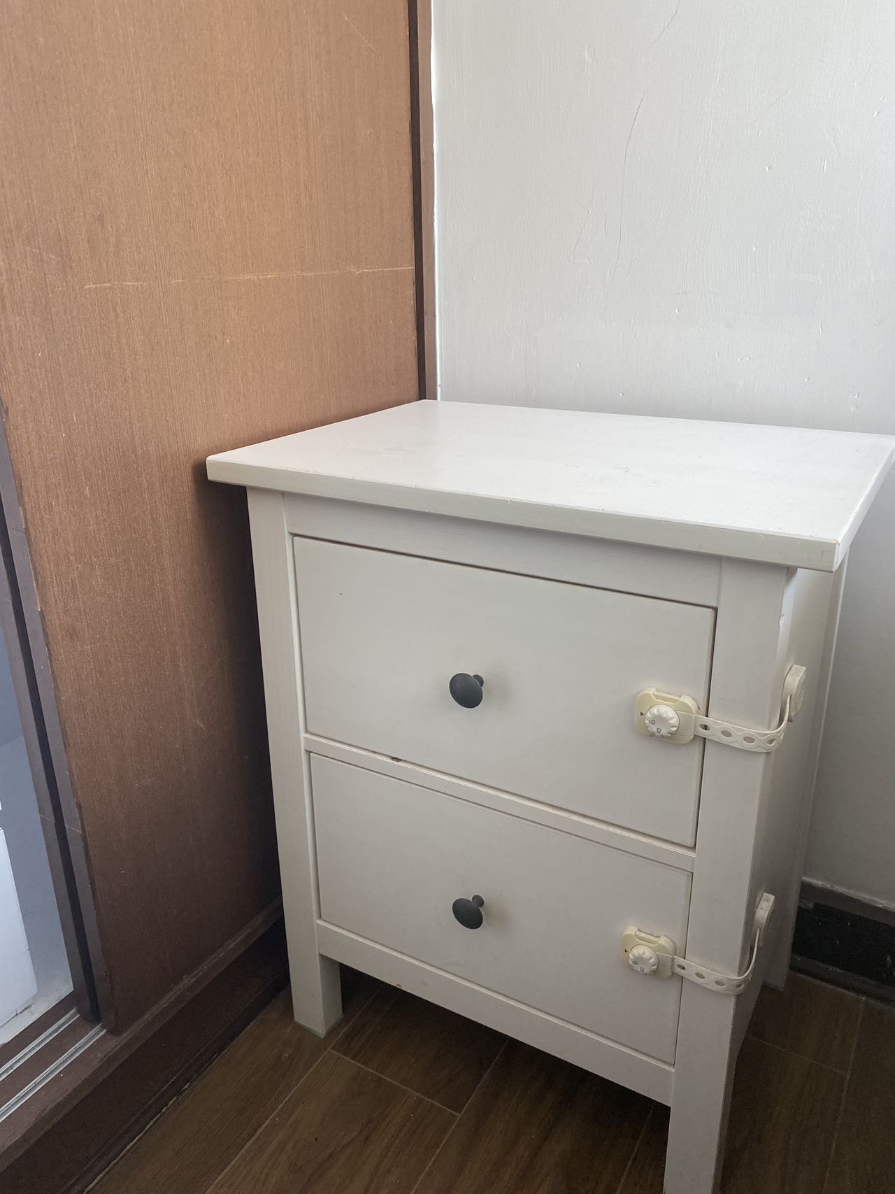 宜家床头柜