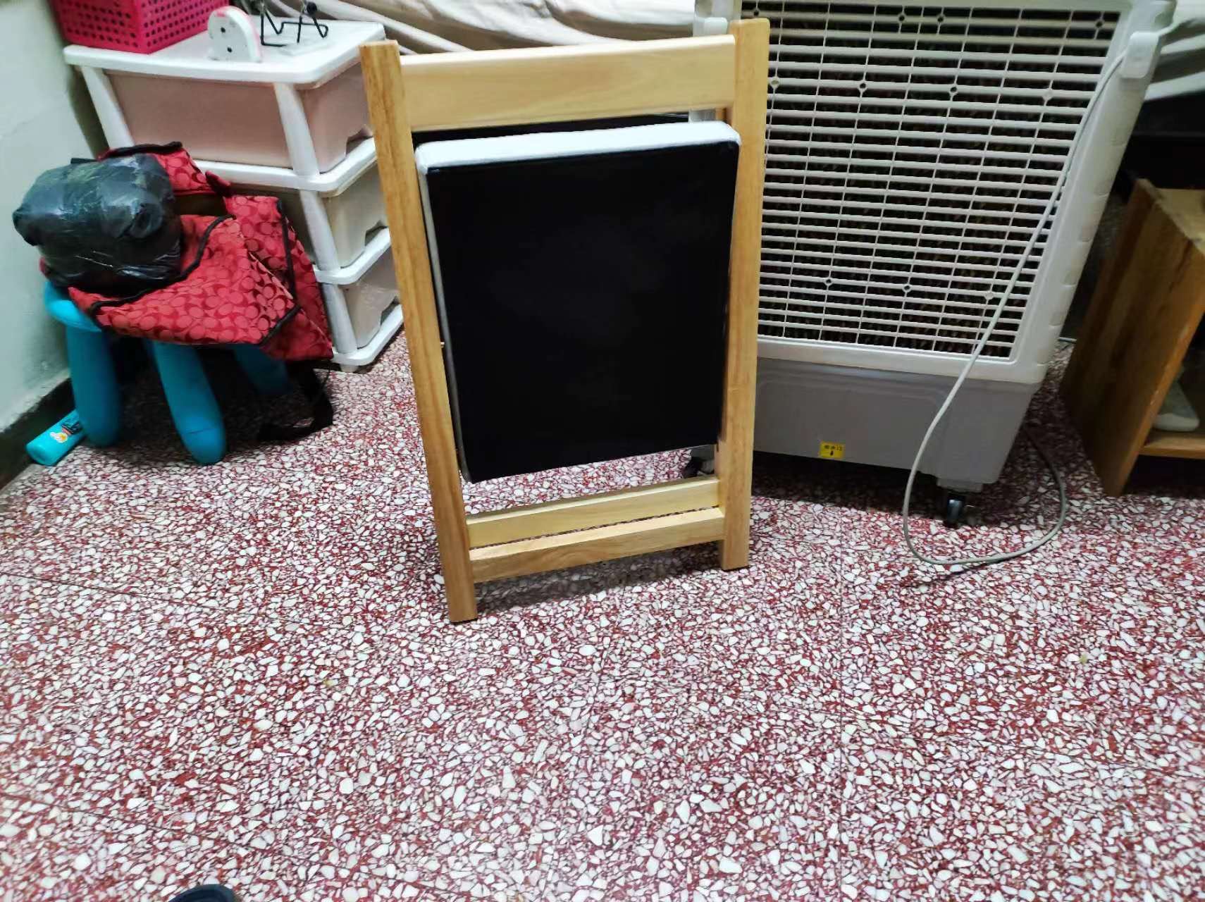 凳子