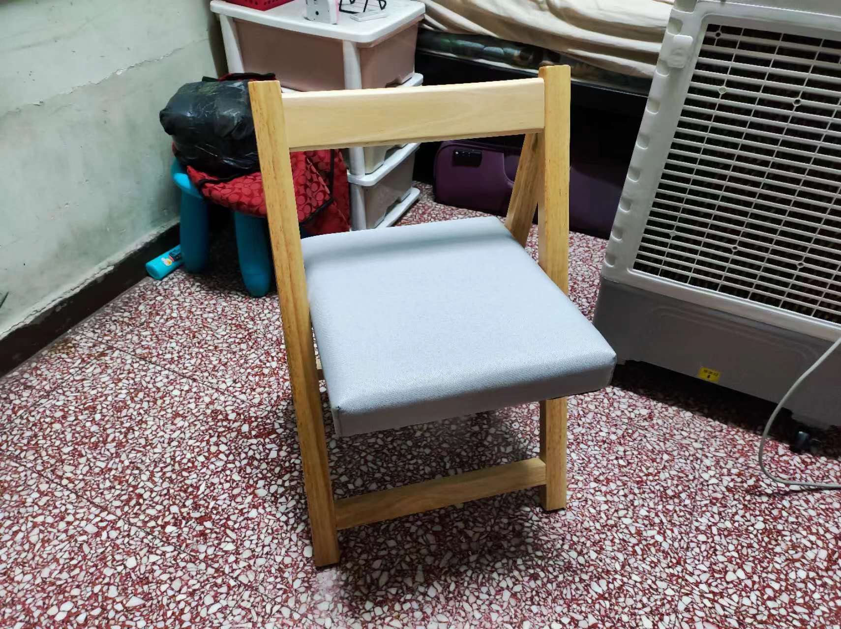 凳子