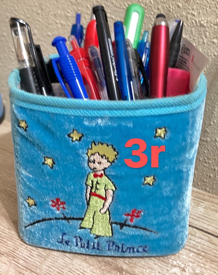 笔记本，A4纸，草稿本，削笔刀等等