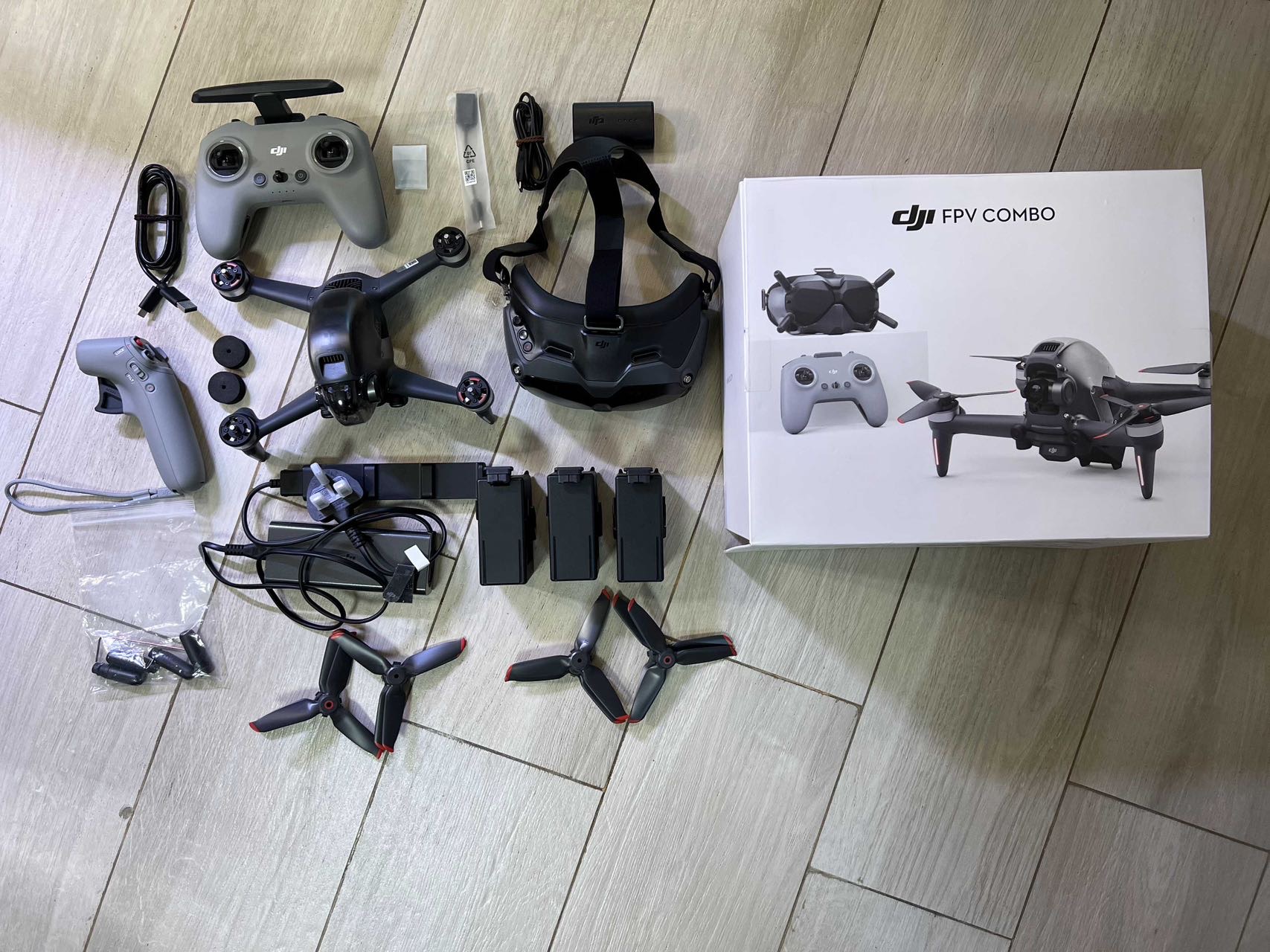 DJI FPV全套 + 3电池畅飞套装 + DJI Care在保