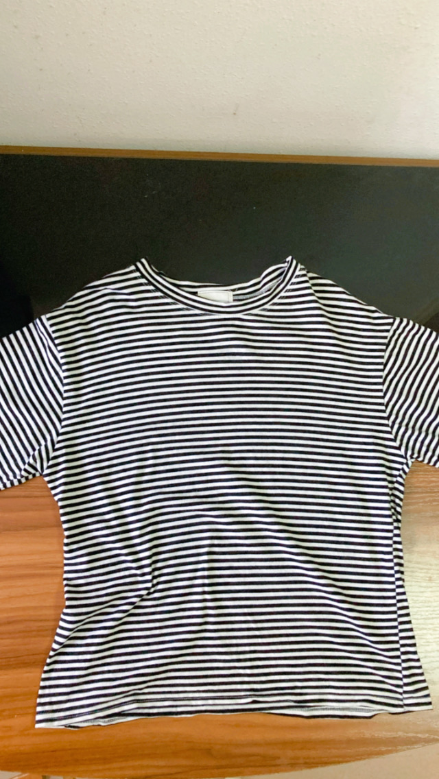 黑白幼橫間上衣T恤t-shirt(Size M-L)