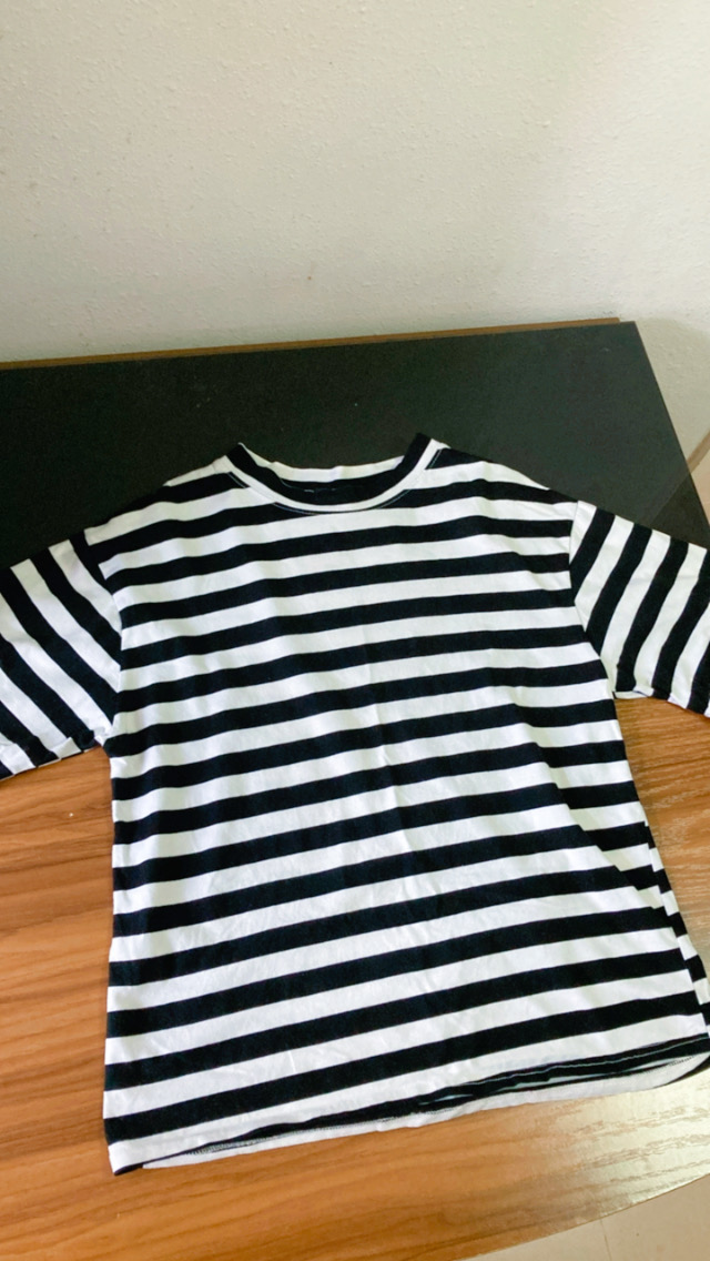 黑白粗橫間上衣T shirt （size L)