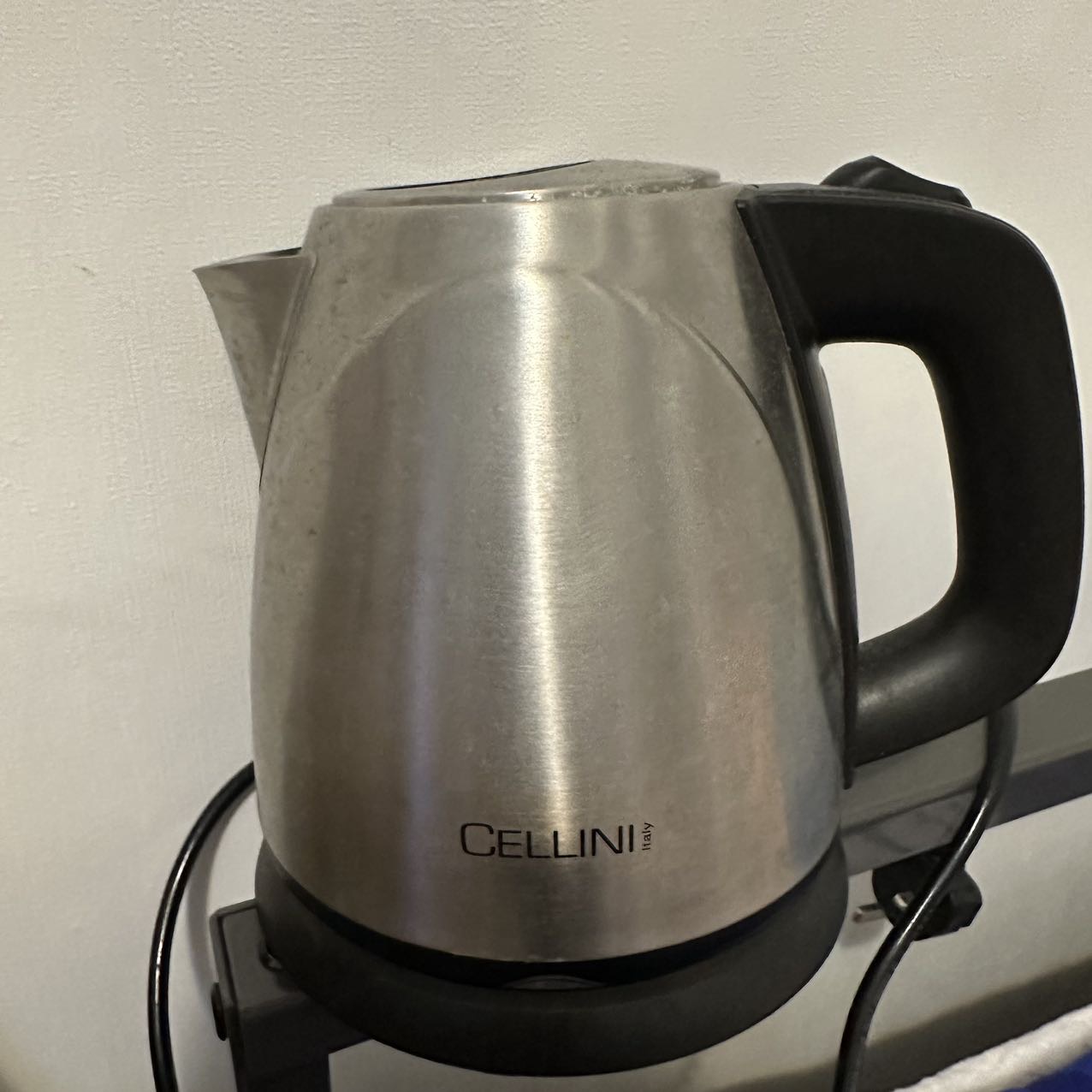 电热水壶 港插