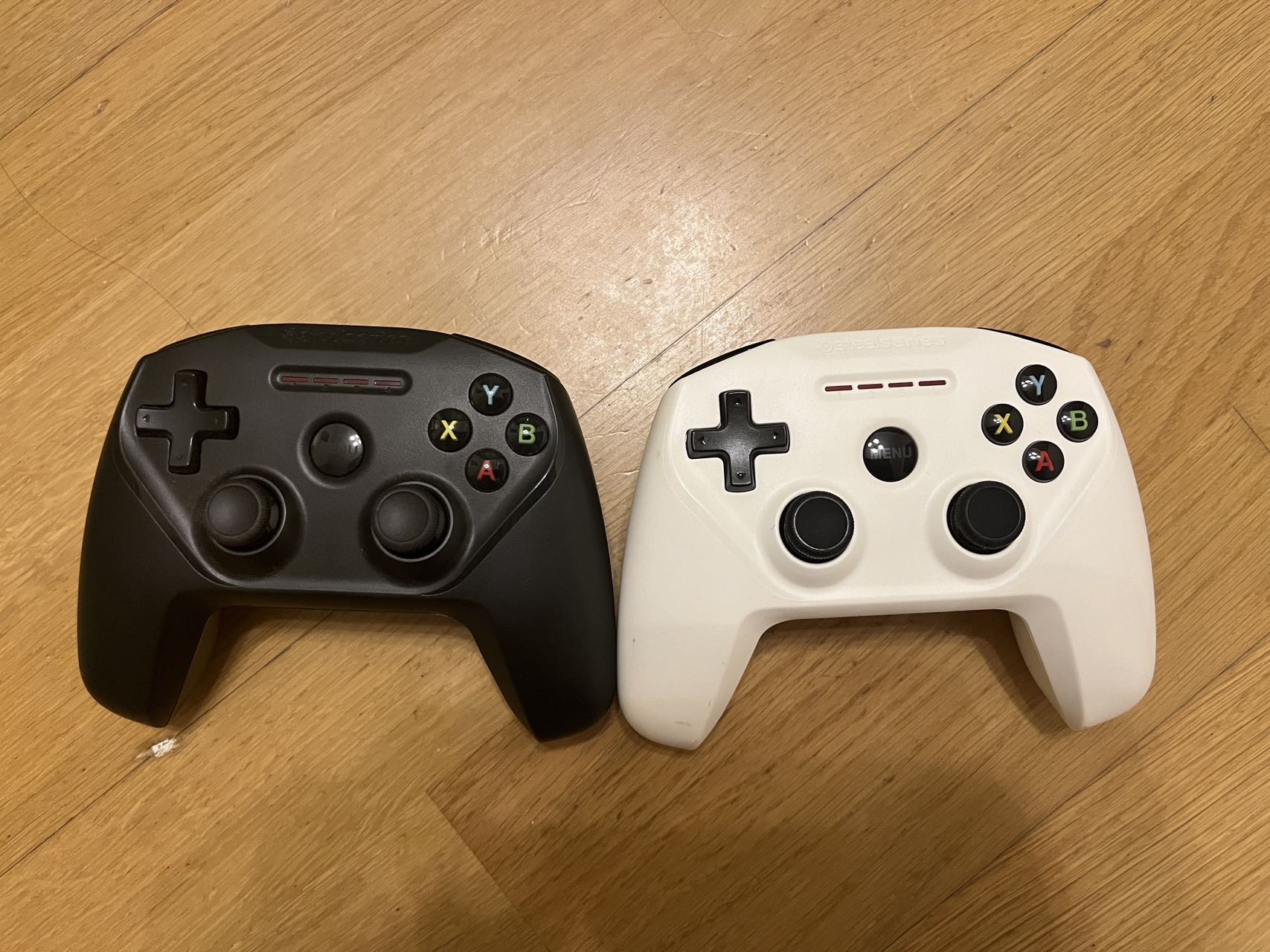 SteelSeries Nimbus 游戏手柄