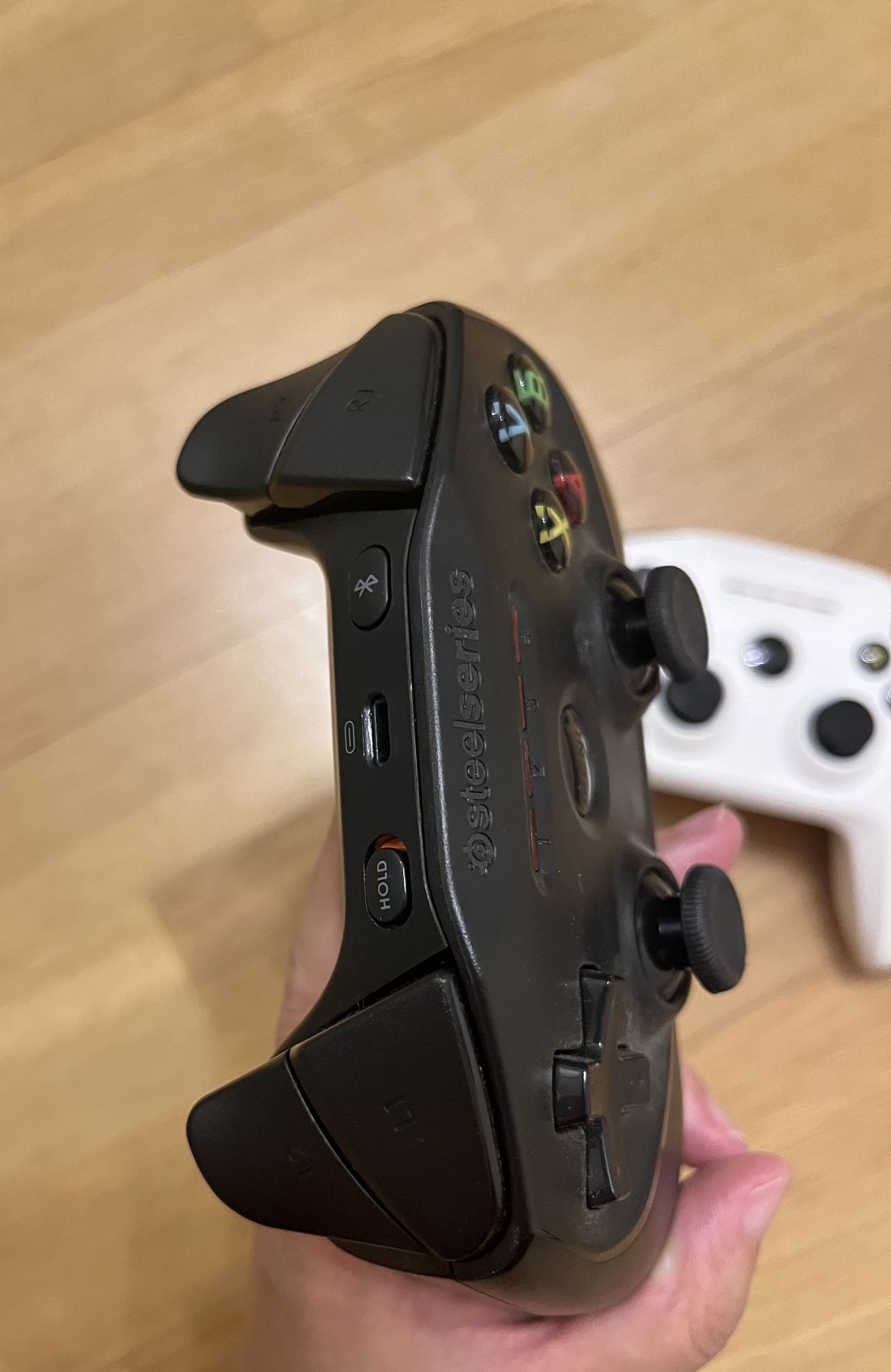 SteelSeries Nimbus 游戏手柄